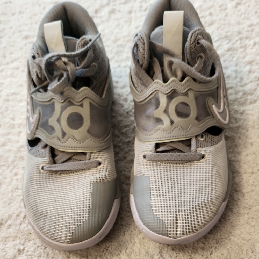 Nike mens Gray Basketball Shoes